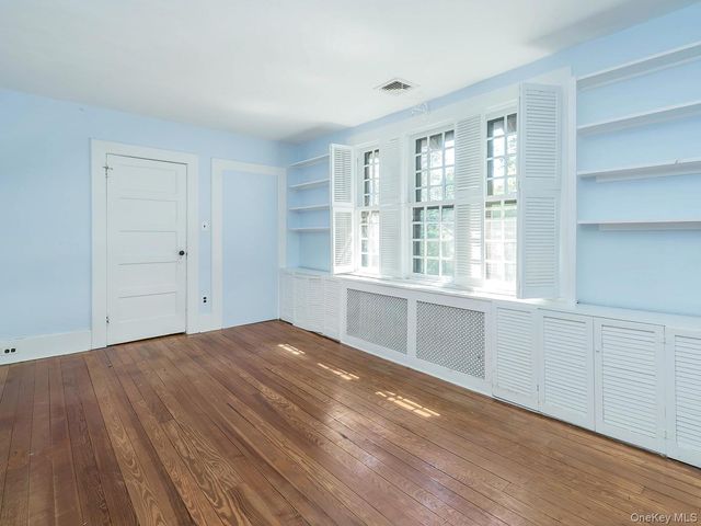 230 Littleworth Lane, Sea Cliff, NY 11579