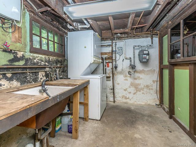 230 Littleworth Lane, Sea Cliff, NY 11579