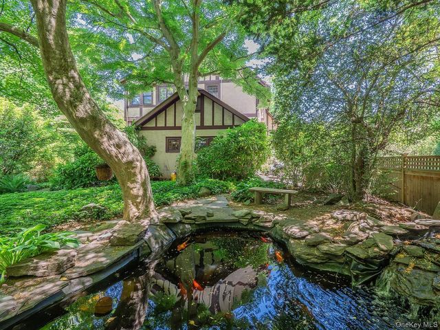 230 Littleworth Lane, Sea Cliff, NY 11579