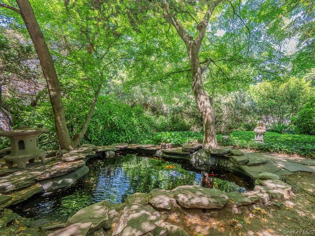 230 Littleworth Lane, Sea Cliff, NY 11579