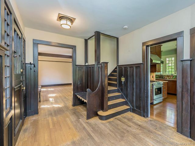 230 Littleworth Lane, Sea Cliff, NY 11579