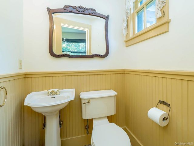 230 Littleworth Lane, Sea Cliff, NY 11579