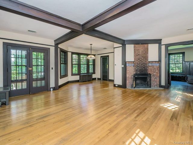230 Littleworth Lane, Sea Cliff, NY 11579