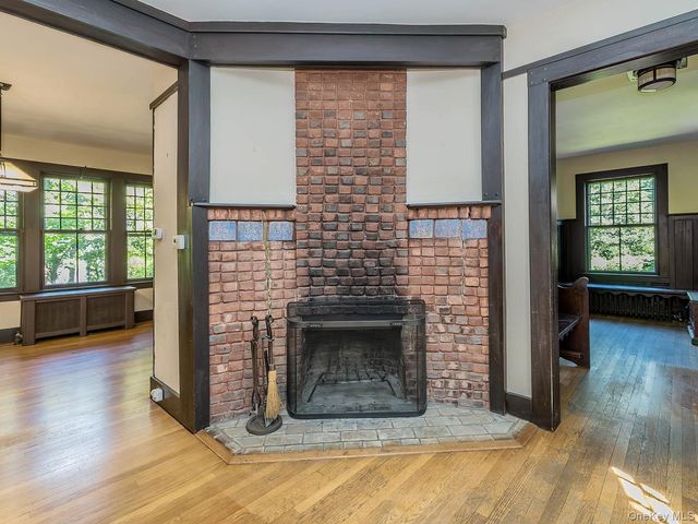 230 Littleworth Lane, Sea Cliff, NY 11579