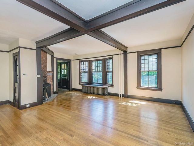 230 Littleworth Lane, Sea Cliff, NY 11579