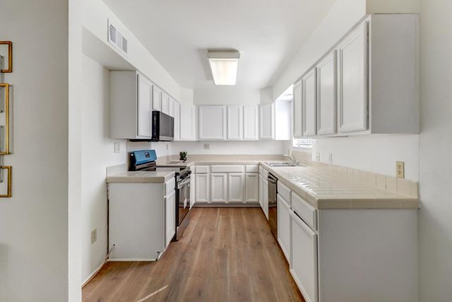 10556 Olson Dr, Rancho Cordova, CA 95670