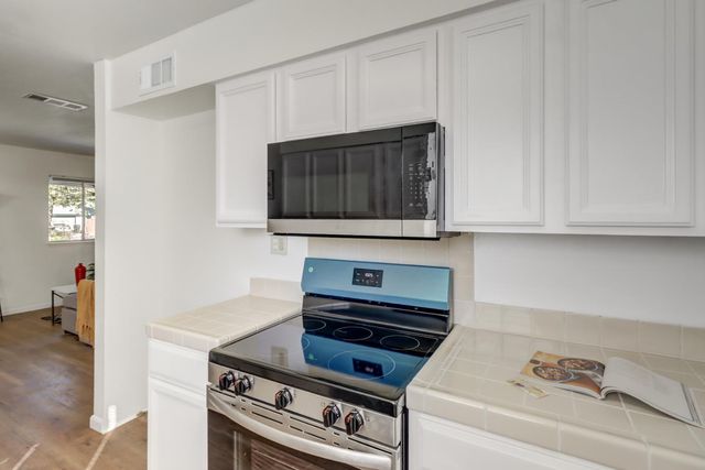 10556 Olson Dr, Rancho Cordova, CA 95670