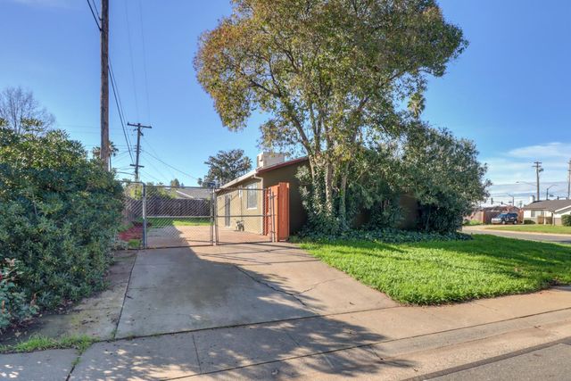 10556 Olson Dr, Rancho Cordova, CA 95670