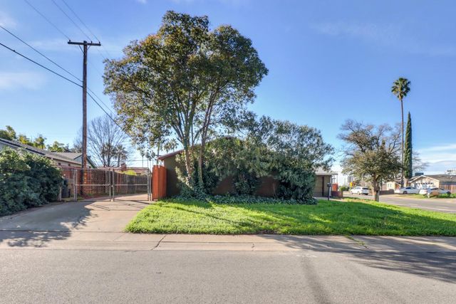 10556 Olson Dr, Rancho Cordova, CA 95670