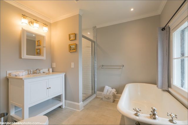 6 Restmere Terrace, Middletown, RI 02842