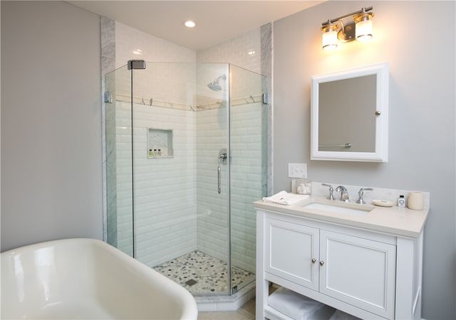 6 Restmere Terrace, Middletown, RI 02842