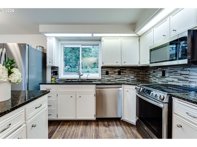 26718 CANTRELL Rd, Eugene, OR 97402