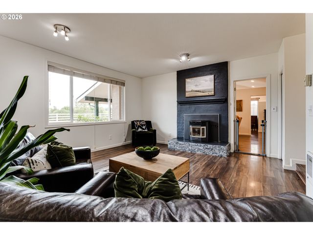 26718 CANTRELL Rd, Eugene, OR 97402