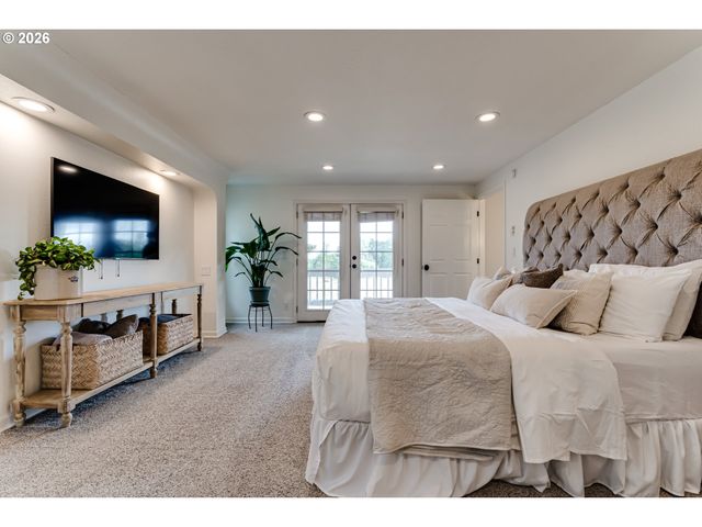 26718 CANTRELL Rd, Eugene, OR 97402