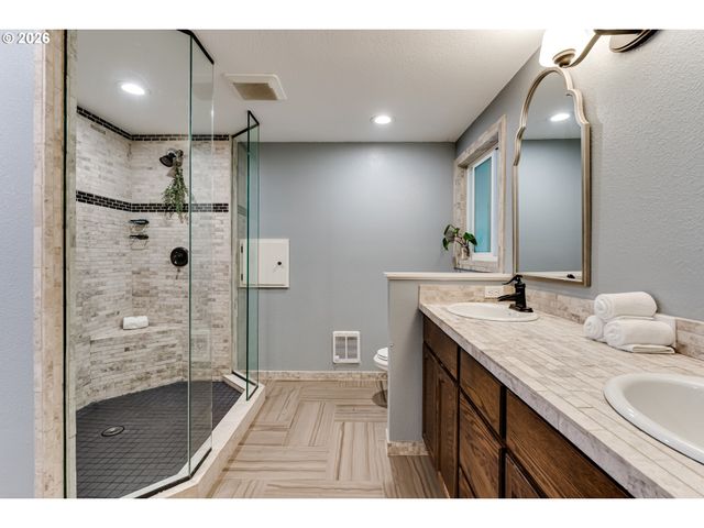 26718 CANTRELL Rd, Eugene, OR 97402