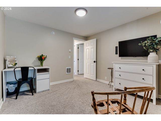 26718 CANTRELL Rd, Eugene, OR 97402