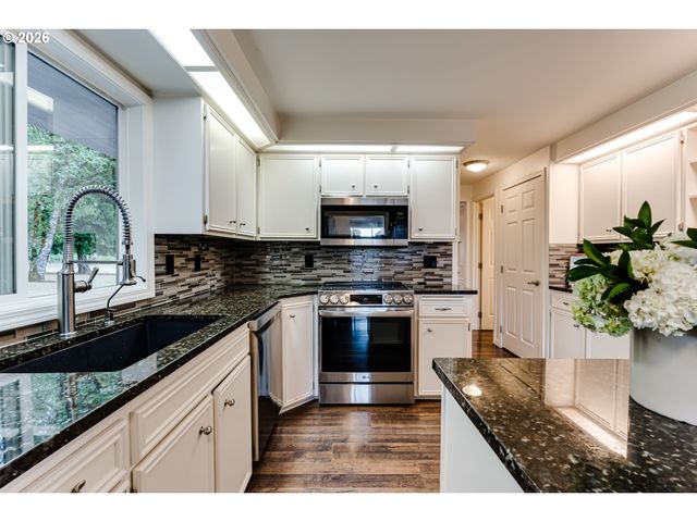 26718 CANTRELL Rd, Eugene, OR 97402