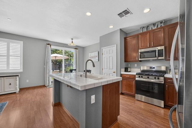 3561 N Maddiewood Cir, Sacramento, CA 95827
