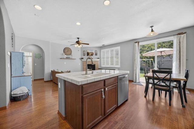 3561 N Maddiewood Cir, Sacramento, CA 95827