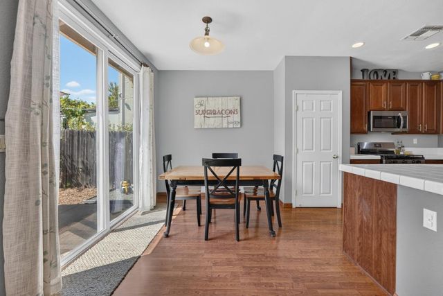 3561 N Maddiewood Cir, Sacramento, CA 95827