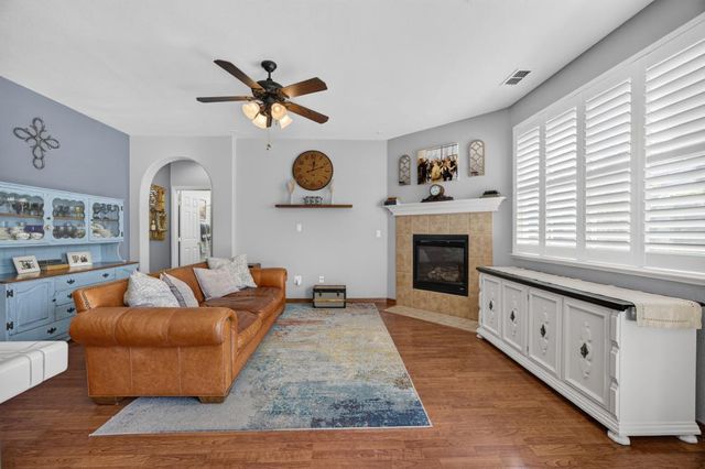 3561 N Maddiewood Cir, Sacramento, CA 95827