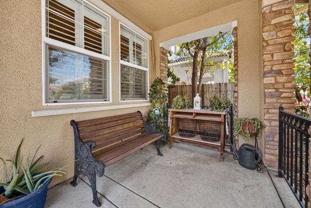 3561 N Maddiewood Cir, Sacramento, CA 95827