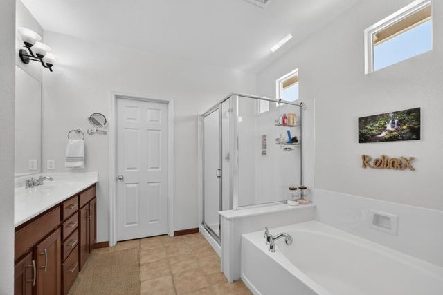 3561 N Maddiewood Cir, Sacramento, CA 95827