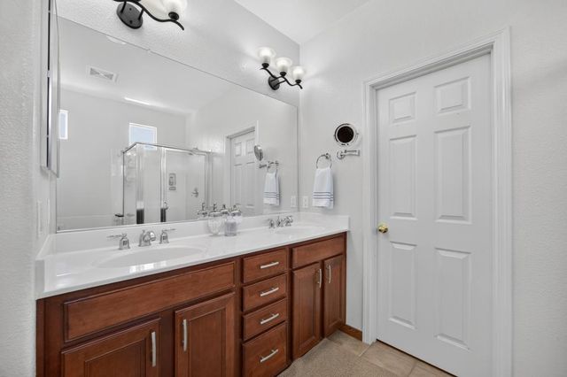 3561 N Maddiewood Cir, Sacramento, CA 95827