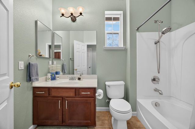 3561 N Maddiewood Cir, Sacramento, CA 95827
