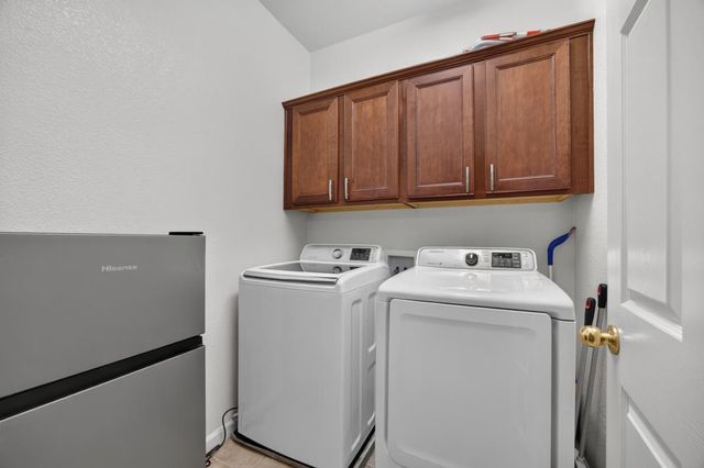 3561 N Maddiewood Cir, Sacramento, CA 95827