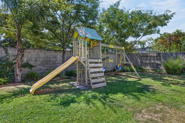 3561 N Maddiewood Cir, Sacramento, CA 95827