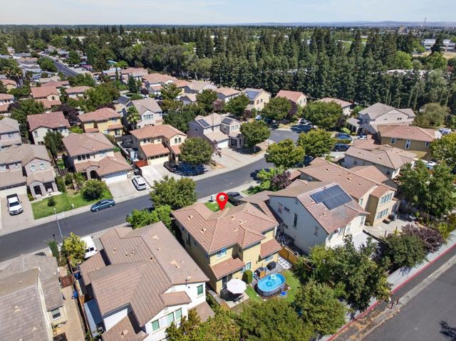 3561 N Maddiewood Cir, Sacramento, CA 95827