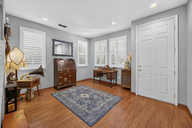 3561 N Maddiewood Cir, Sacramento, CA 95827