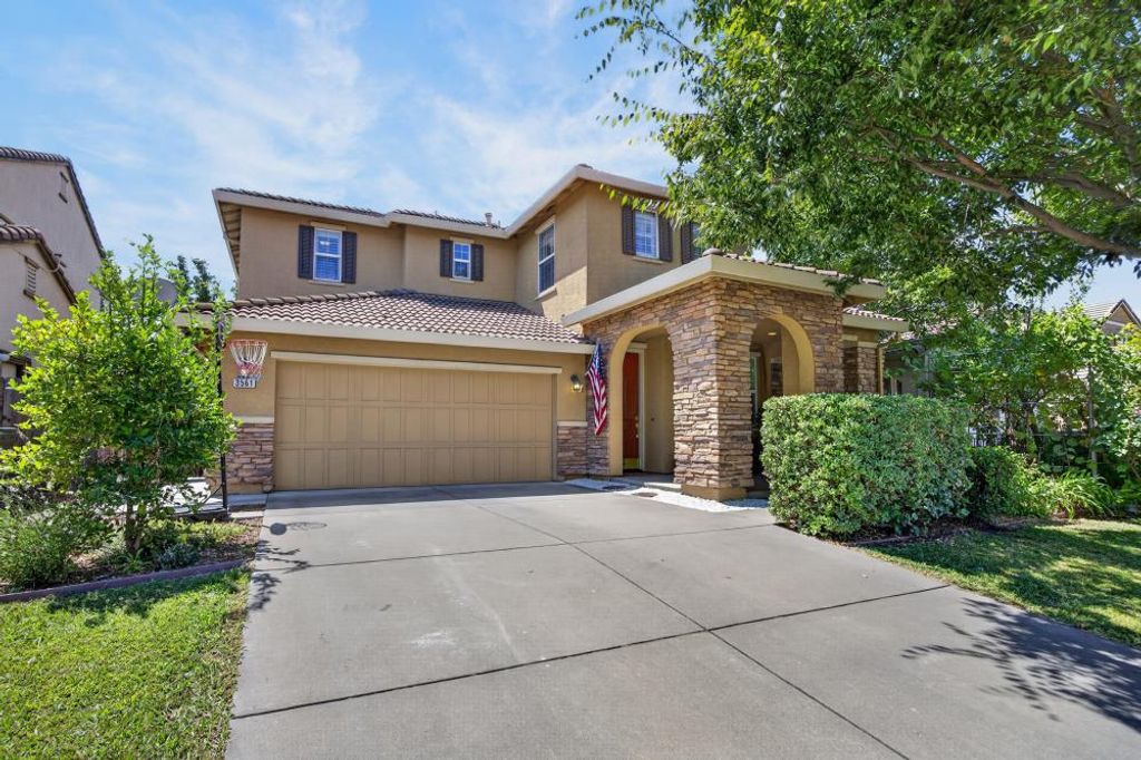 3561 N Maddiewood Cir, Sacramento, CA 95827