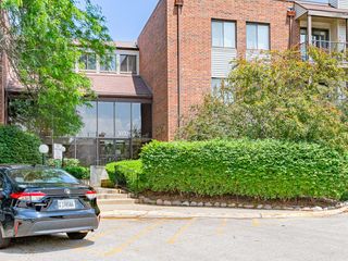 3070 Pheasant Creek Drive 201, Northbrook, IL 60062