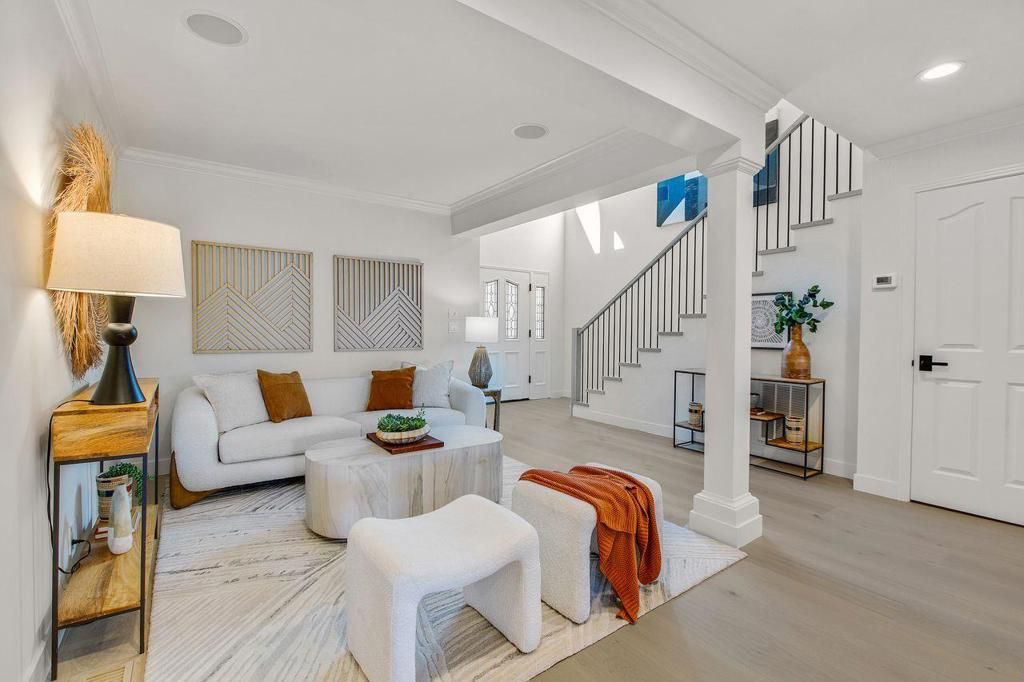 Image 5 of property listing at 731 Lakemead Way, Redwood City, CA 94062