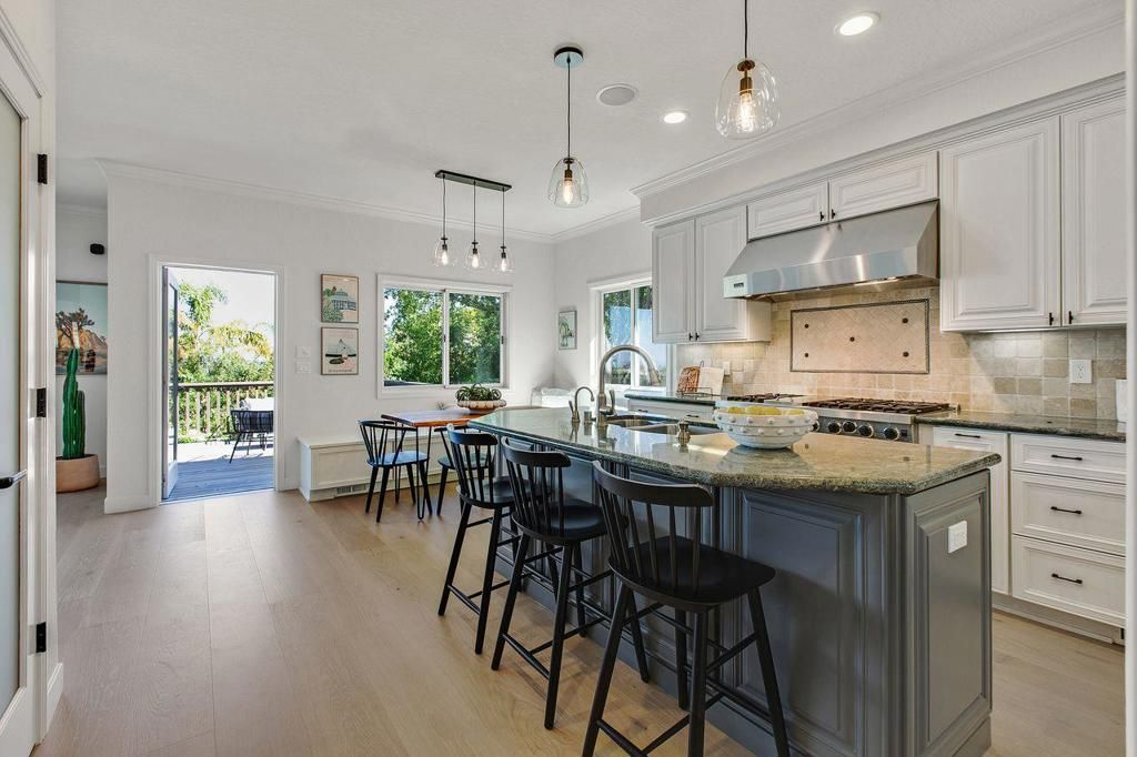 Image 6 of property listing at 731 Lakemead Way, Redwood City, CA 94062