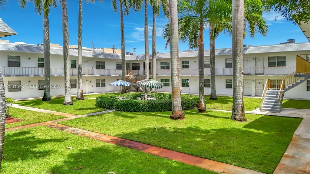 6211 SW 37th Street 108, Davie, FL 33314