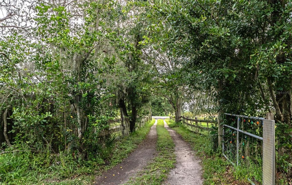 Image 11 of property listing at 3005 VERNA BETHANY ROAD, Myakka City, FL 34251
