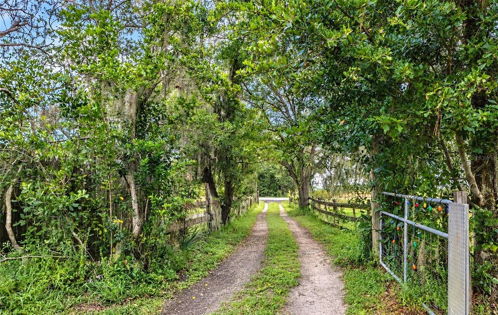 Image 15 of property listing at 3005 VERNA BETHANY ROAD, Myakka City, FL 34251