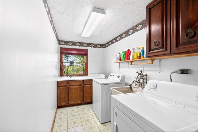 156 ONeil Lane, Ohio Twp, PA 15237