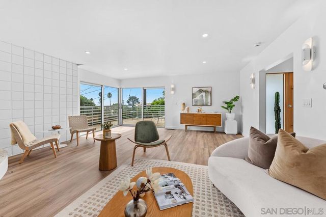 5851 Box Canyon Rd, La Jolla, CA 92037