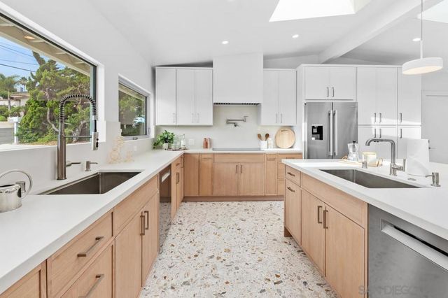 5851 Box Canyon Rd, La Jolla, CA 92037