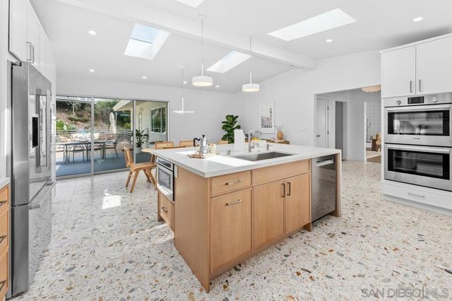 5851 Box Canyon Rd, La Jolla, CA 92037