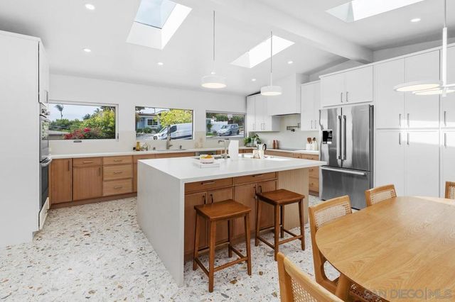 5851 Box Canyon Rd, La Jolla, CA 92037