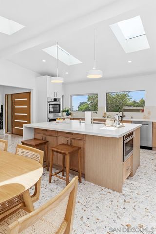 5851 Box Canyon Rd, La Jolla, CA 92037