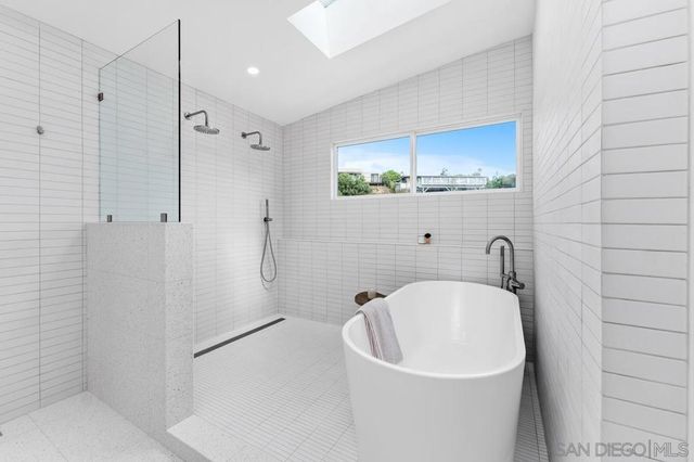 5851 Box Canyon Rd, La Jolla, CA 92037