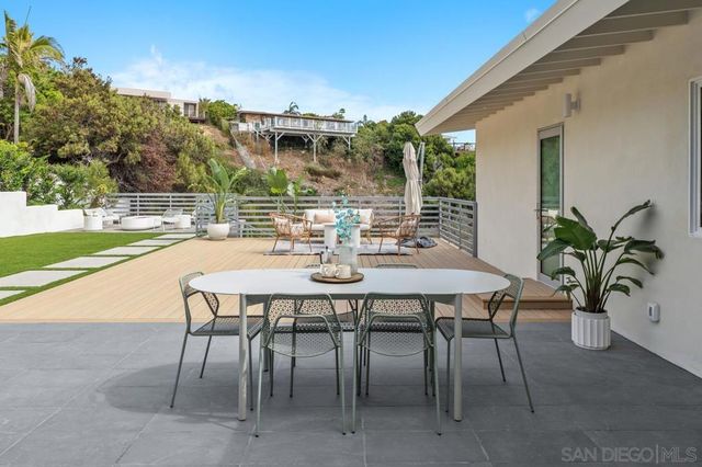 5851 Box Canyon Rd, La Jolla, CA 92037