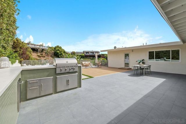 5851 Box Canyon Rd, La Jolla, CA 92037