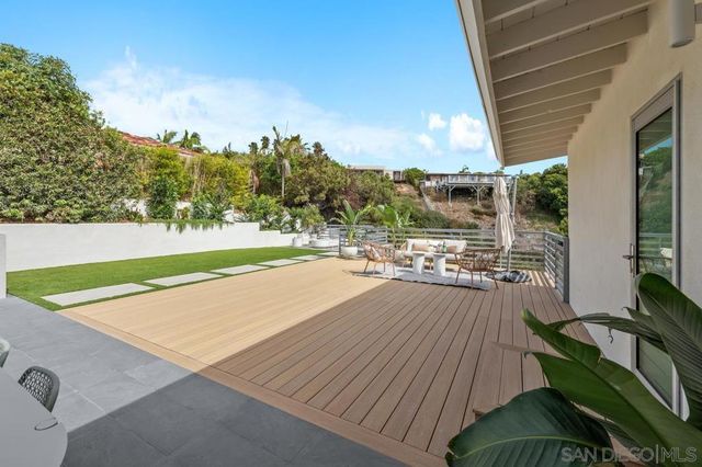 5851 Box Canyon Rd, La Jolla, CA 92037